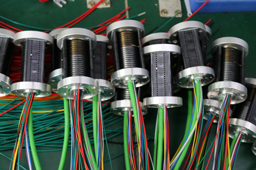 电滑环归属于电接触转动连接的应用范围